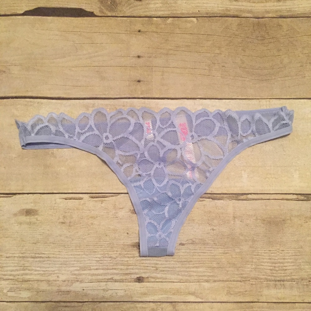 FREE!!! NWOT VS THONG (XS)💙